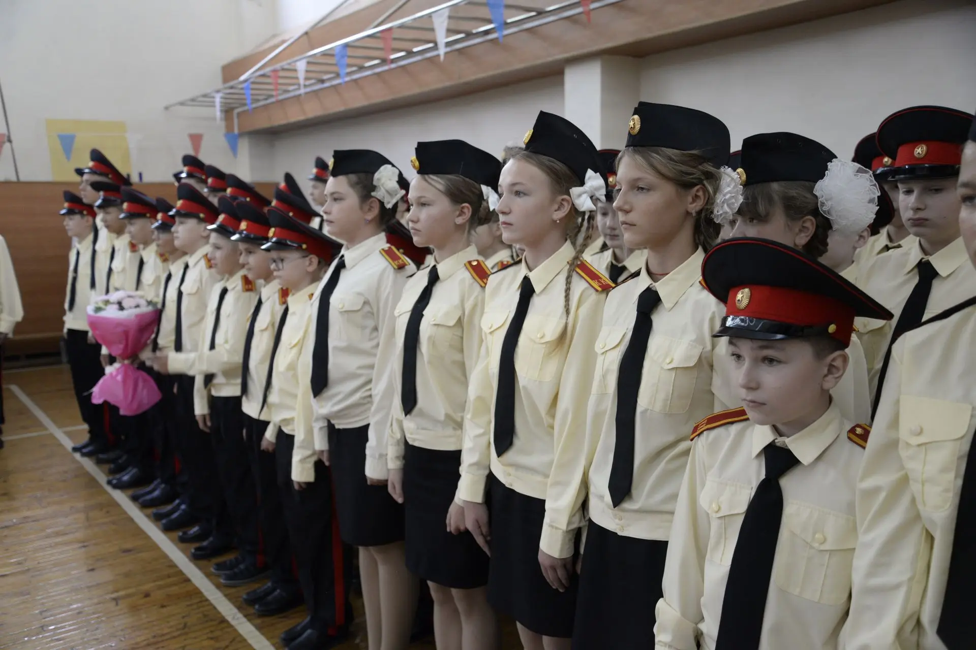 1 сентября в школе прошло торжественное построение кадетского корпуса «Виктория», посвя...