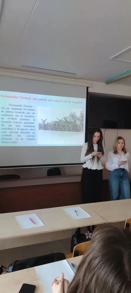 🕊Память, которая летит сквозь годы 

4 мая студенты 2 и 4 курсов факультета иностранных языков напи