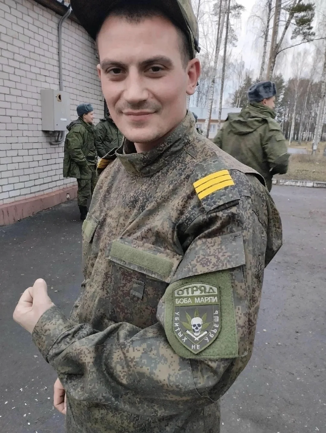 Алексей Колобов, 30 лет, пос.Приладожский, Кировский район. По образованию был электрогазосварщиком.