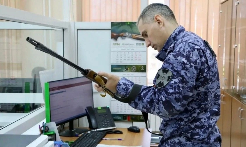 🔫 С начала года амурчанам, добровольно сдавшим оружие, выплатили 2,5 миллиона рублей

За полгода 20