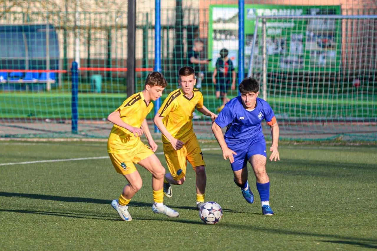 ⚽ Футбольные матчи пройдут в районе Троицк  В районе Троицк состоятся соревнования по футболу. Перве