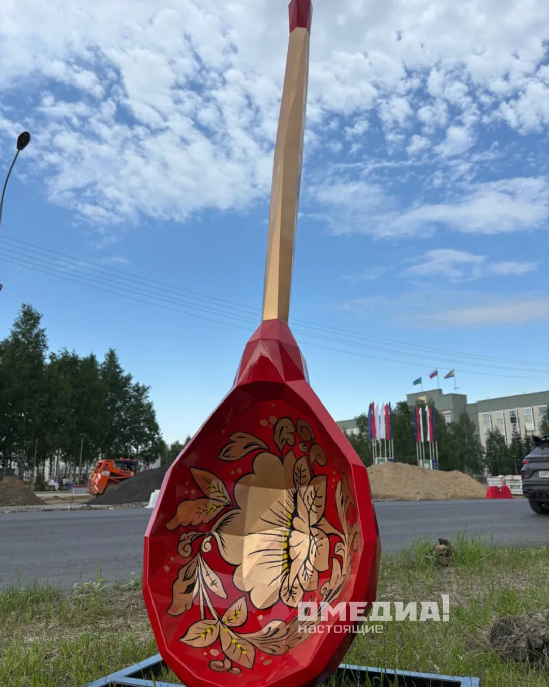 Ещё один арт-объект 😍
Ложка через дорогу от площади Советов