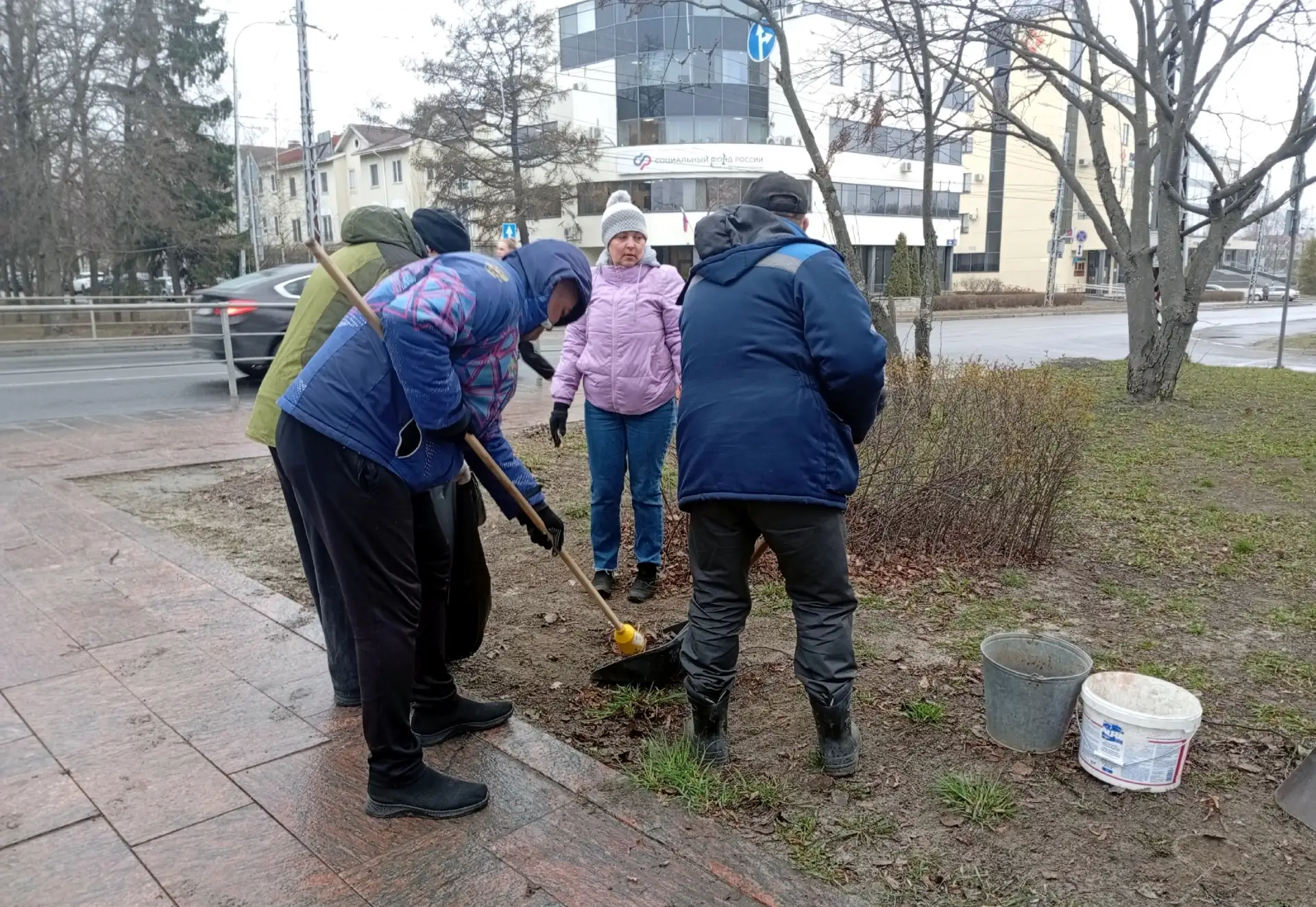 Наш коллектив не остался в стороне и принял активное участие в субботниках, которые прошли на Левашо
