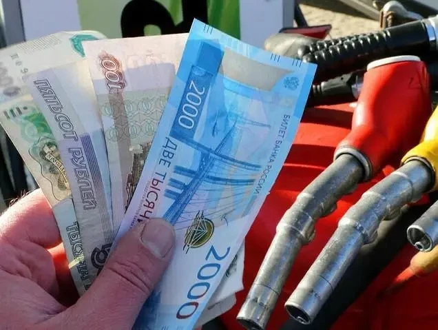 ⛽️Цены на бензин в России вплотную приблизились к историческому максимуму

На Петербургской бирже то