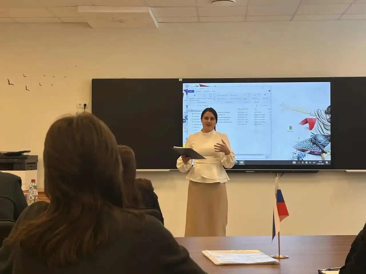 🌟 Сегодня в МОУ СШ 77 прошли конкурсные испытания районного конкурса «Самый классный классный»! 🌟  💫