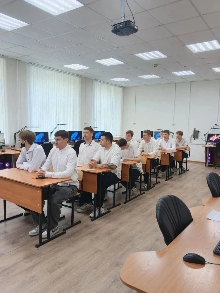 💻 ПЕРВЫЙ ШАГ В ПРОФЕССИЮ!
Впервые в Яровском политехническом техникуме прошел демонстрационный экза