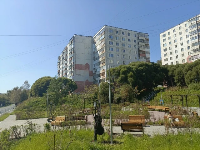 😍Успели поймать яркие кадры на фоне чистого голубого неба!