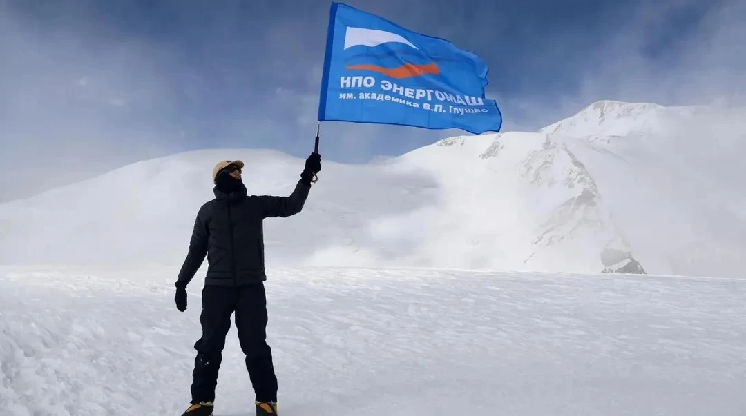 Флаг на высоте 7134 метра: альпинист из Химок достиг вершины Пика Ленина👏🏼