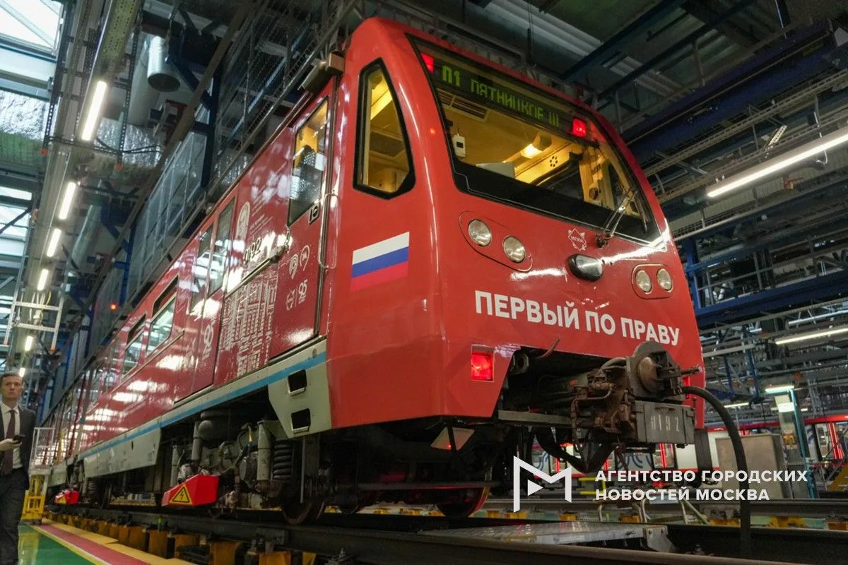 На Арбатско-Покровской линии метро запустили тематический поезд, посвященный 95-летию М...