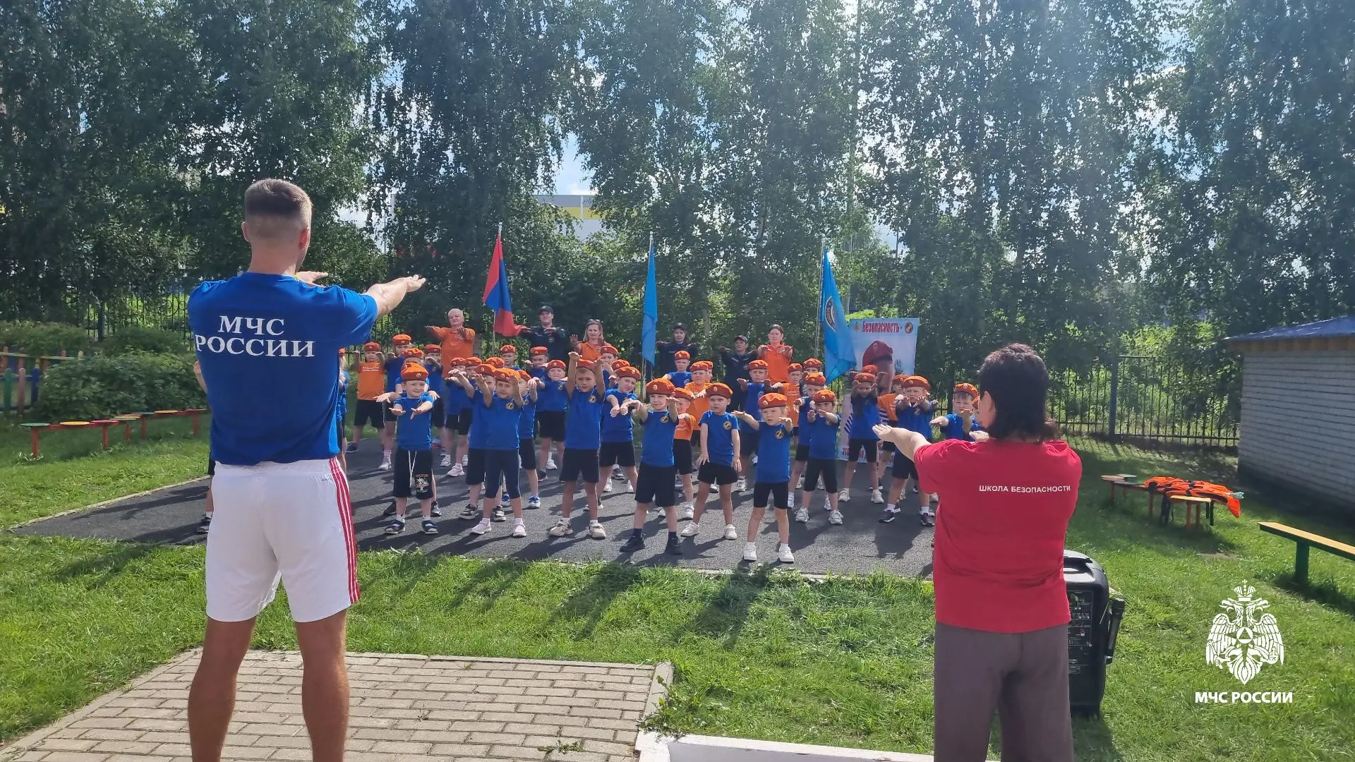 Сотрудники МЧС России и юные спасатели участвуют в неделе спорта! #Росмолодёжь

☀️Сотрудники Главног