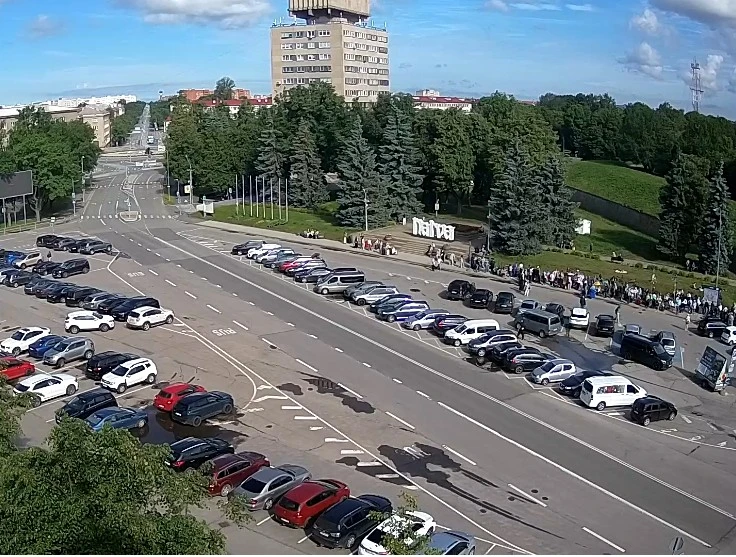 Камера - очередь из Нарвы (Эстония) в Россию https://balticlivecam.com/ru/cameras/eston...