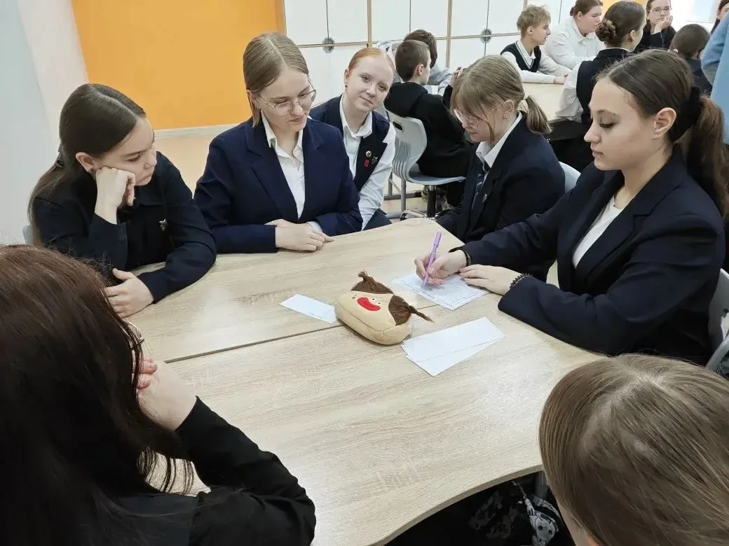 Среди учащихся 8-х классов МБОУ «Эффективная школа» состоялось тематическое мероприятие-квиз «День к