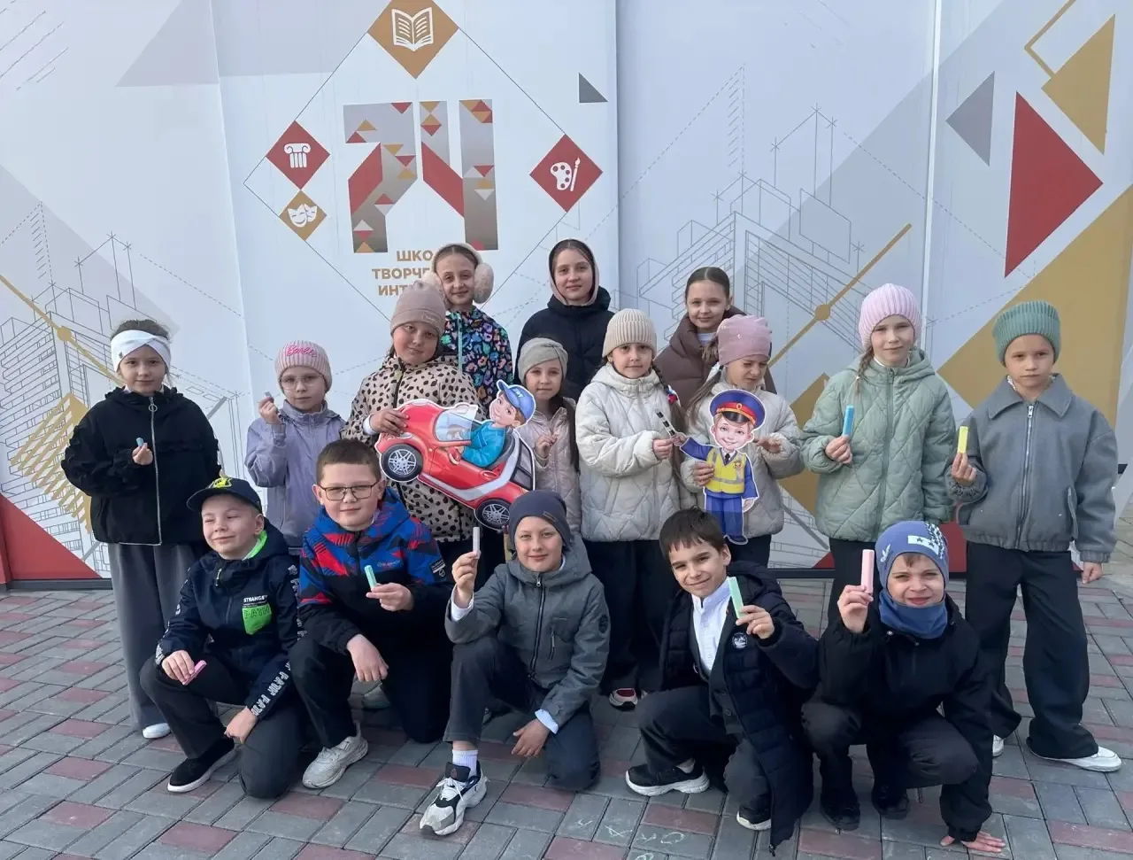 ЮИД В ДЕЛЕ🎉  В рамках Общегородской акции «Магия жезла: 87 лет безопасности» 28 апреля Отряд ЮИД шко