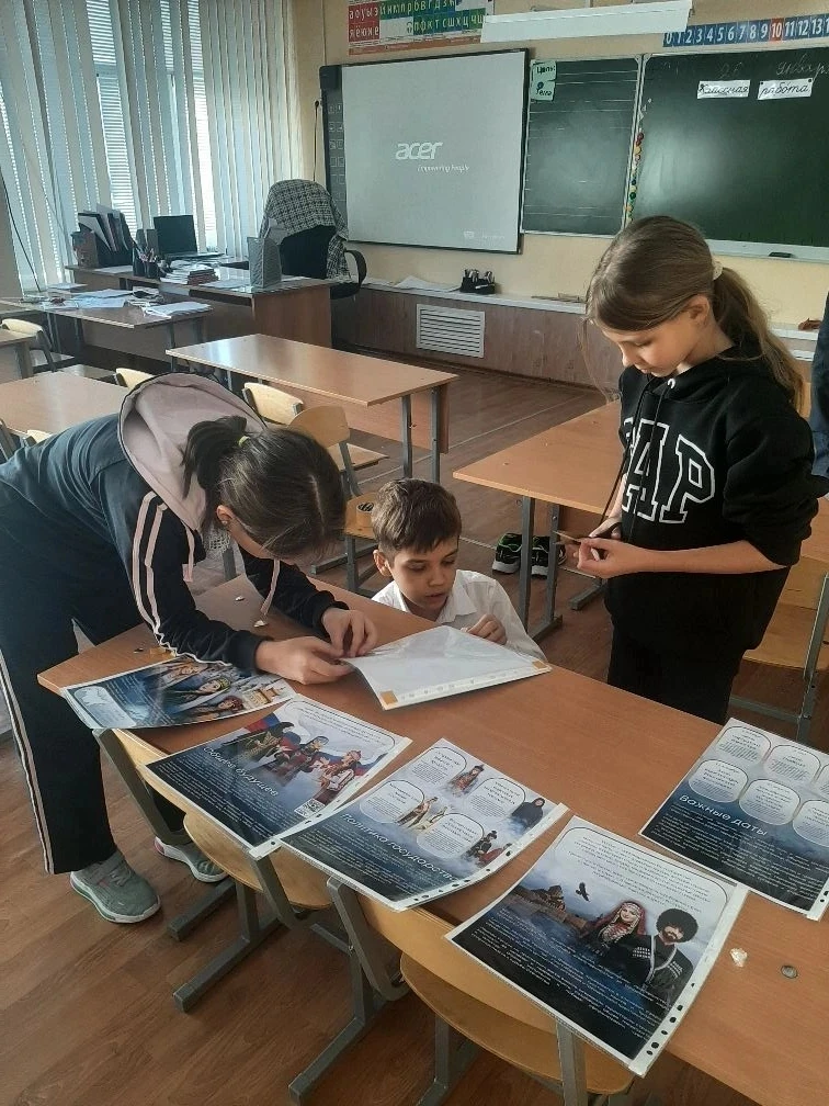 💥На Разговорах о важном ребята 4 "В" класса создали классный уголок, посвященный году Единства народ