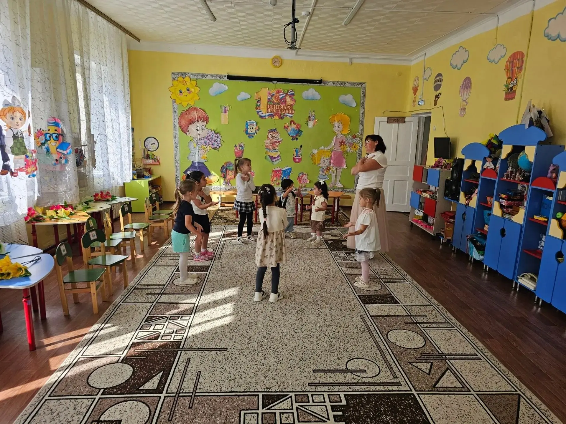 🎉 С Днём знаний, наши маленькие почемучки! 🎈