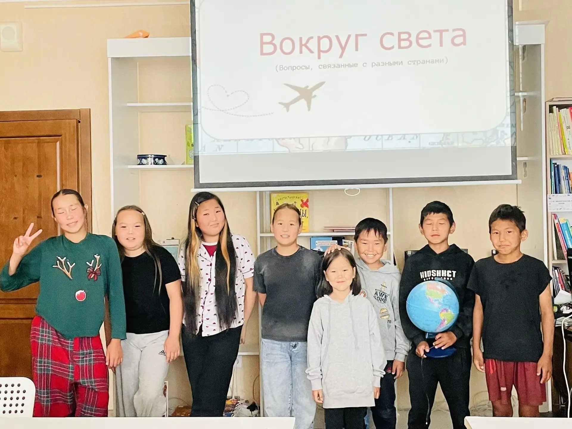 В библиотеке состоялось интерактивное путешествие «Вокруг света»! 🌏✨