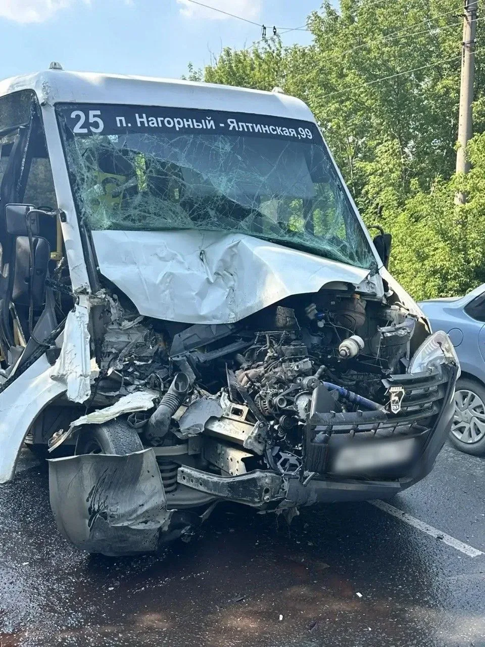Жуткая авария в Орске: погиб водитель, ремонтирующий авто на дороге