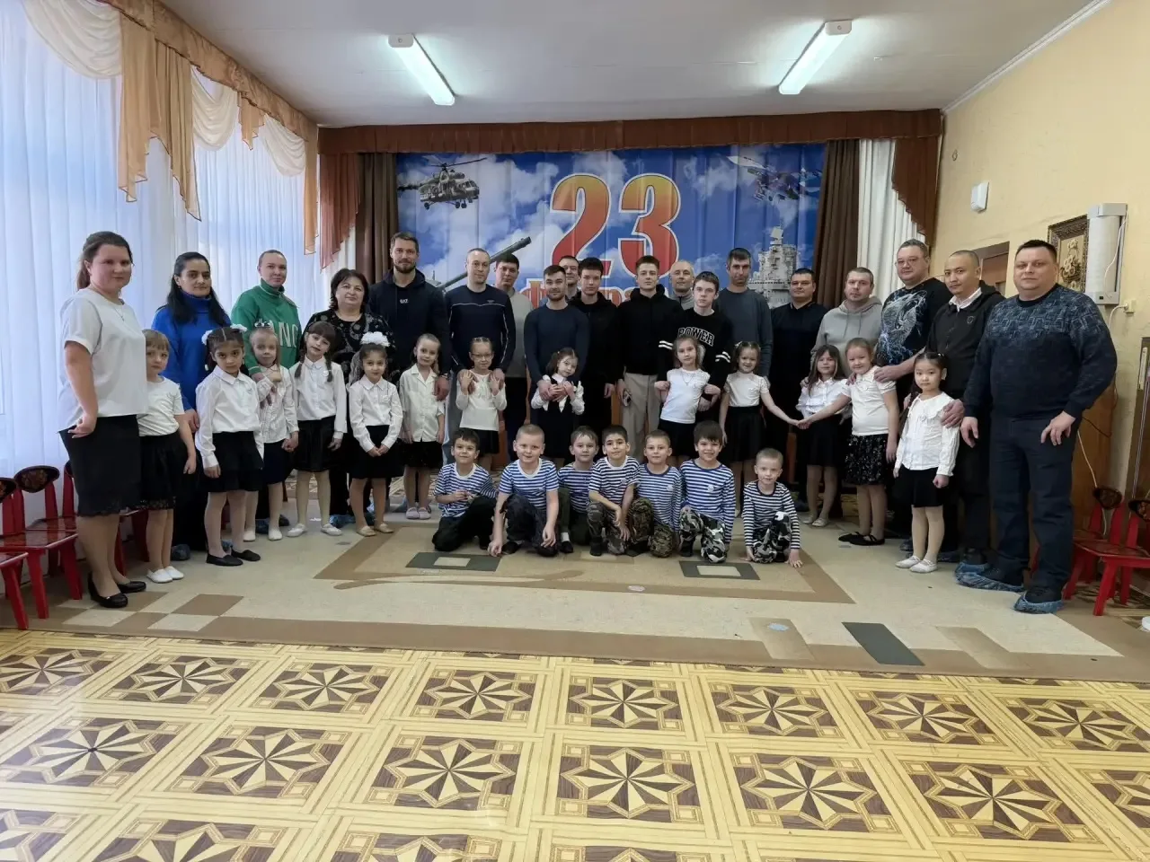 17 февраля в подготовительной группе детского сада прошёл утренник, посвящённый 23 февр...