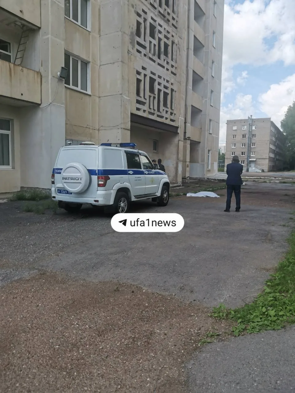 ⚡️Труп нашли под окнами общежития УУНиТ

Это случилось рядом с Мингажева, 160/2. По данным источника