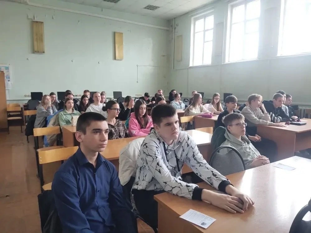 Весенний день 18 апреля выдался дождливым, но это не помешало девятиклассникам МБОУ "Гимназия" 2 кор