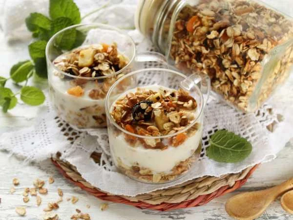 🥣 Гранола с орехами, сухофруктами и яблоком

Ингредиенты

• Геркулес — 300 г
• Яблоки — 1–2 шт.
• С