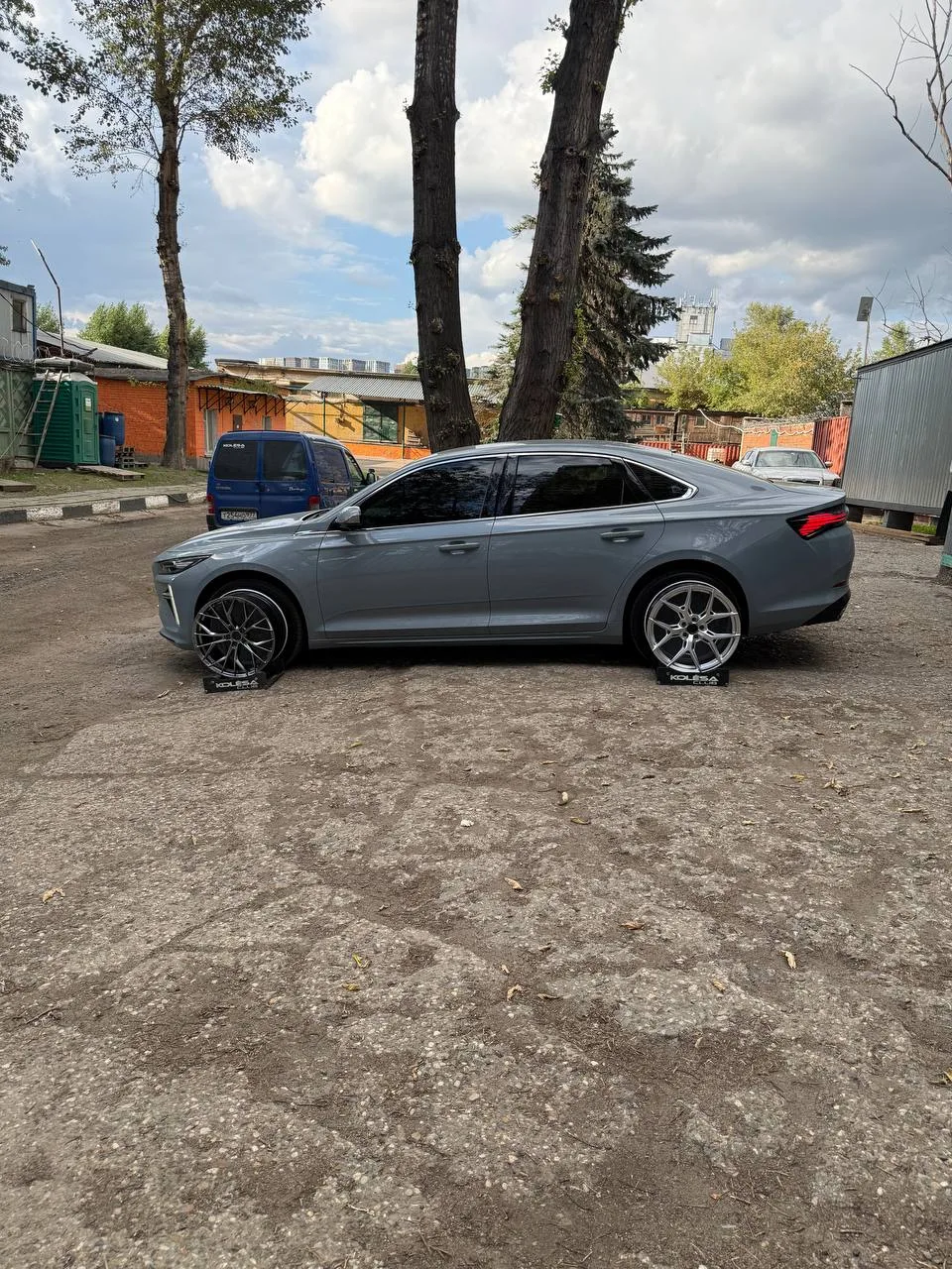 Geely Preface на примерке дисков в 19-ом диаметре