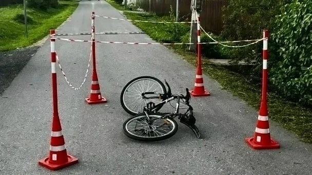 Новгородская Госавтоинспекция разыскивает водителя, по вине которого пострадал несовершеннолетний ве
