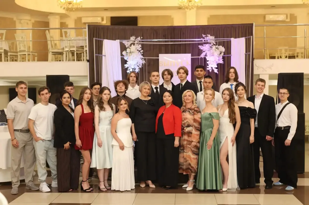 🎉 Выпускной‑2026: прощание со школой и шаг в большое будущее!

27 июня для наших выпускников стал о