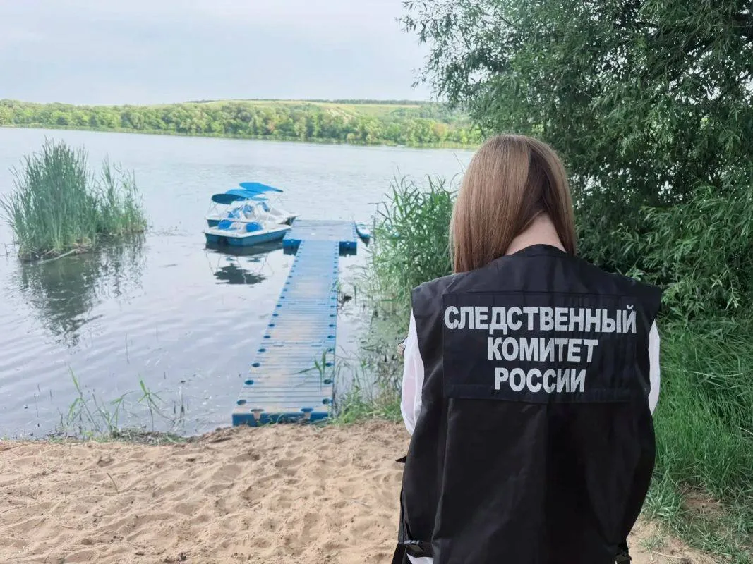 В Лисках после гибели подростка на озере возбудили уголовное дело

Трагедия произошла на местном озе