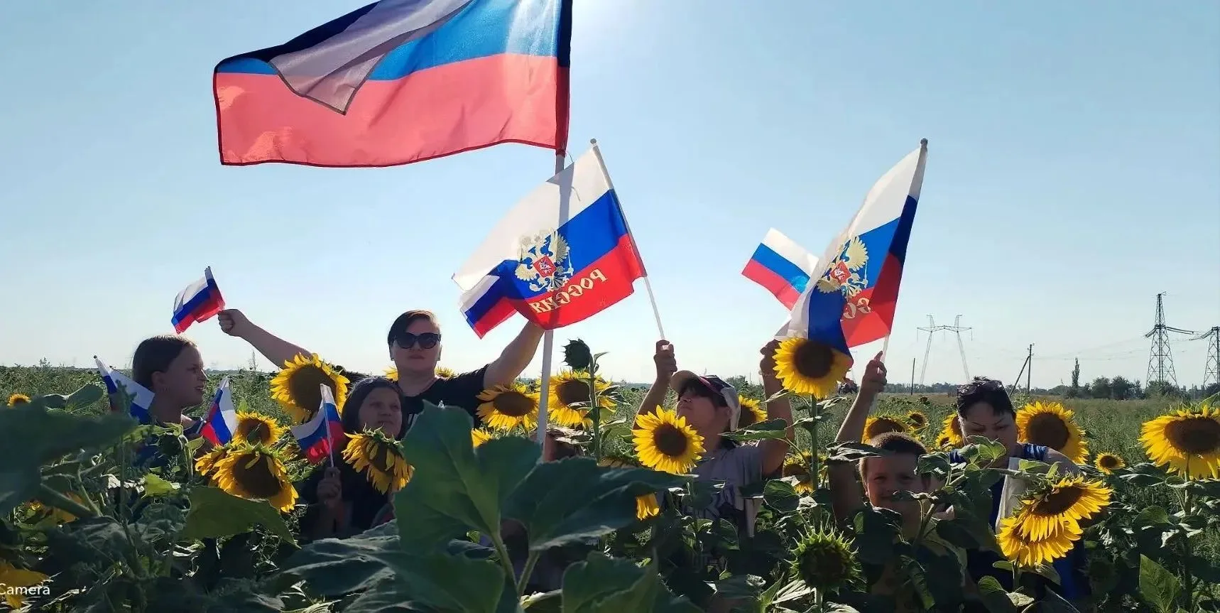 В преддверии Дня Государственного флага ребята из творческих объединений «СДК п. Тимиря...