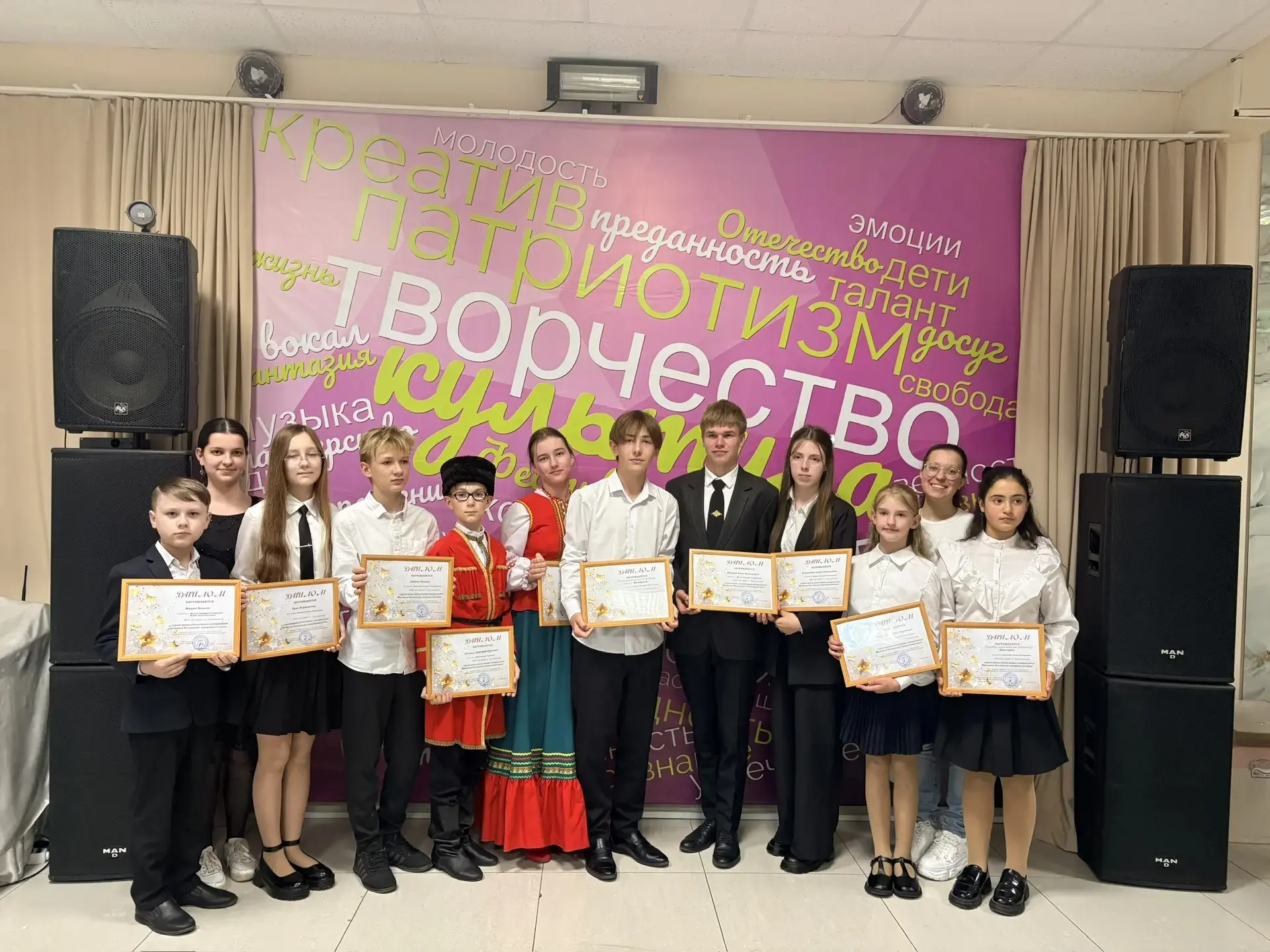 Учащиеся детской школы искусств станицы Березанской награждены ежегодной премией админи...