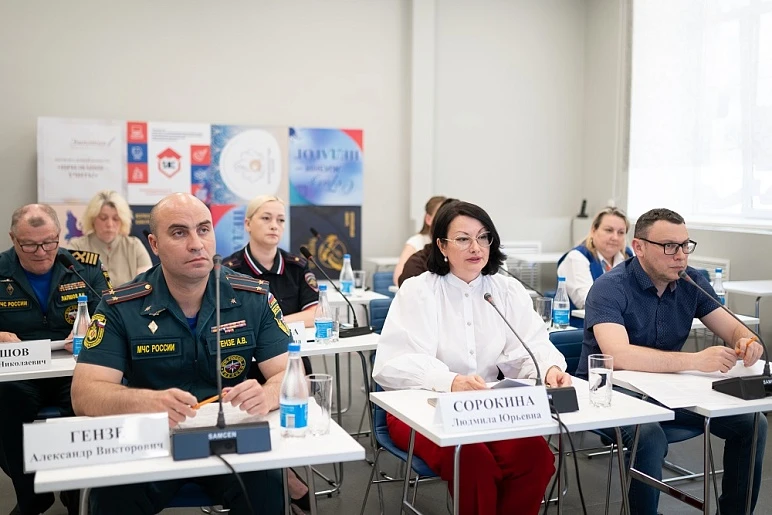 📍О безопасности на воде и пожарной безопасности рассказали на областном родительском собрании  В пре