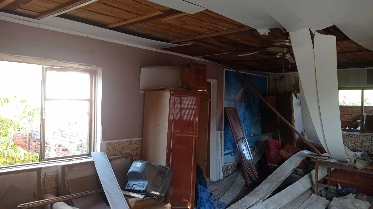 Продам В Мариуполе  большой дом в Мариуполе,  на Левом берегу (ориентир м-кр  Ленинградский), до мор