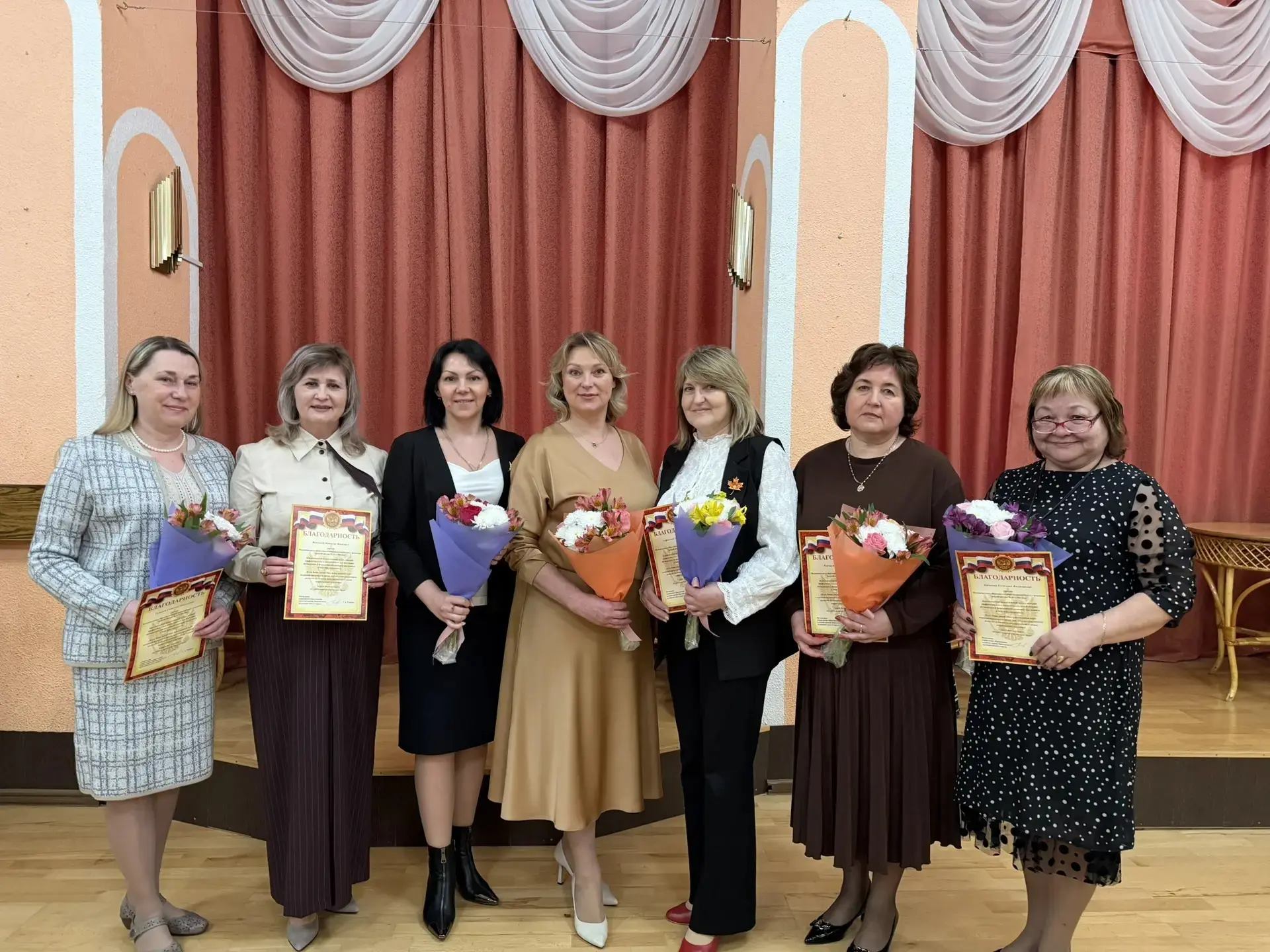 ⭐ Звезды зажигаются здесь!
Мы чествуем наших одаренных детей — победителей и призеров муниципальных 