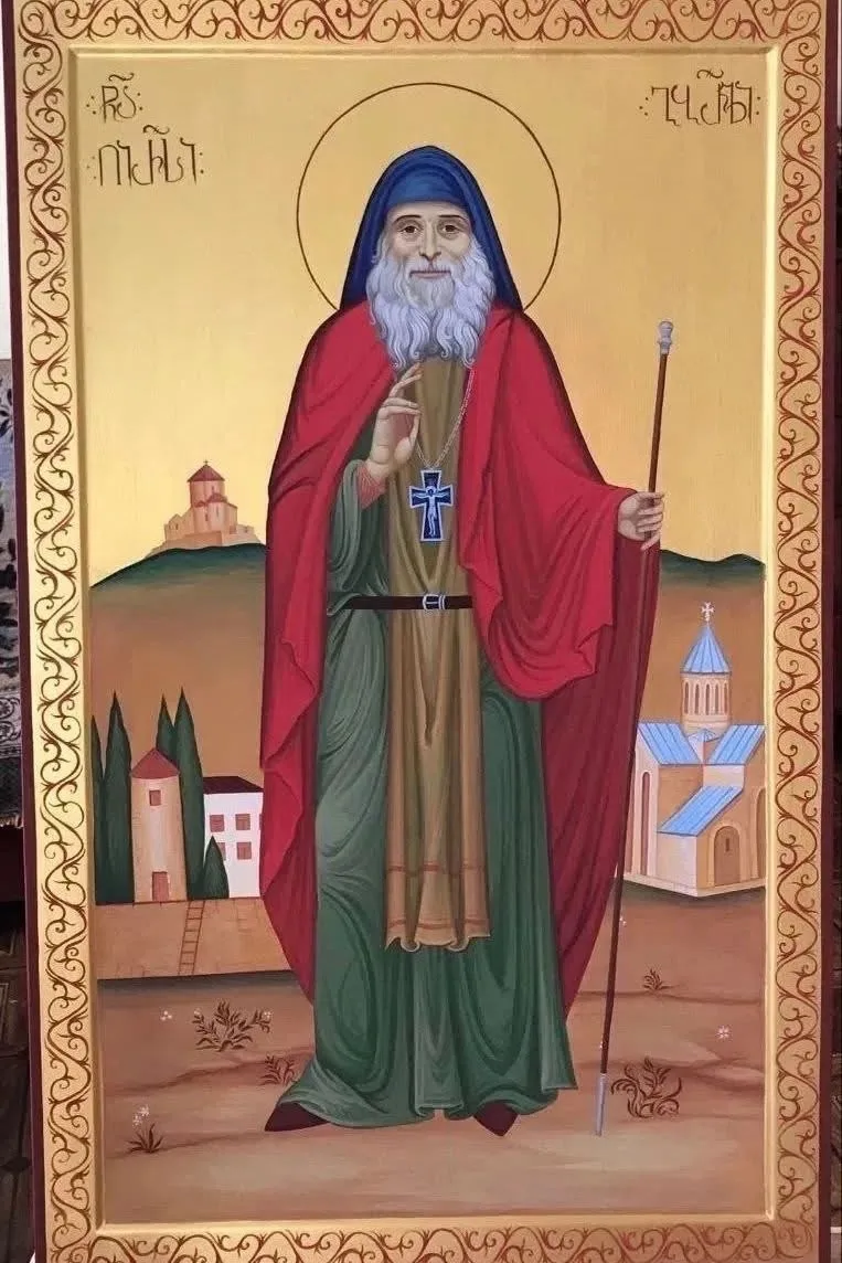 Один мирянин позавидовал старцу: