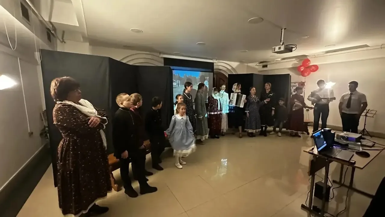 Пасхальный концерт театра «Ситцевая деревенька» в Михаило‑Архангельском Харлампиевском храме   В гал