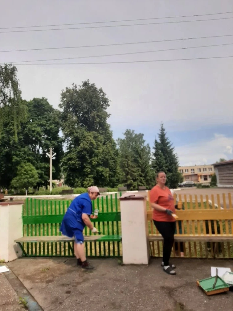 В весенне-летний период работа по благоустройству в населённых пунктах не заканчивается. И снова на 