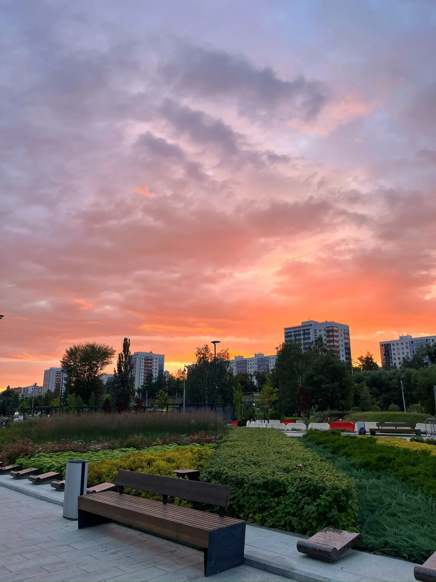 Огненный июльский закат на городской эспланаде 

Фото: Лилия Сахапова