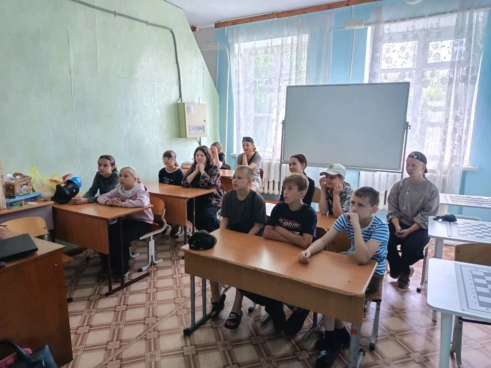 Безопасность — это важно!

Для наших учеников состоялась очень важная и серьёзная встреча. Инспектор