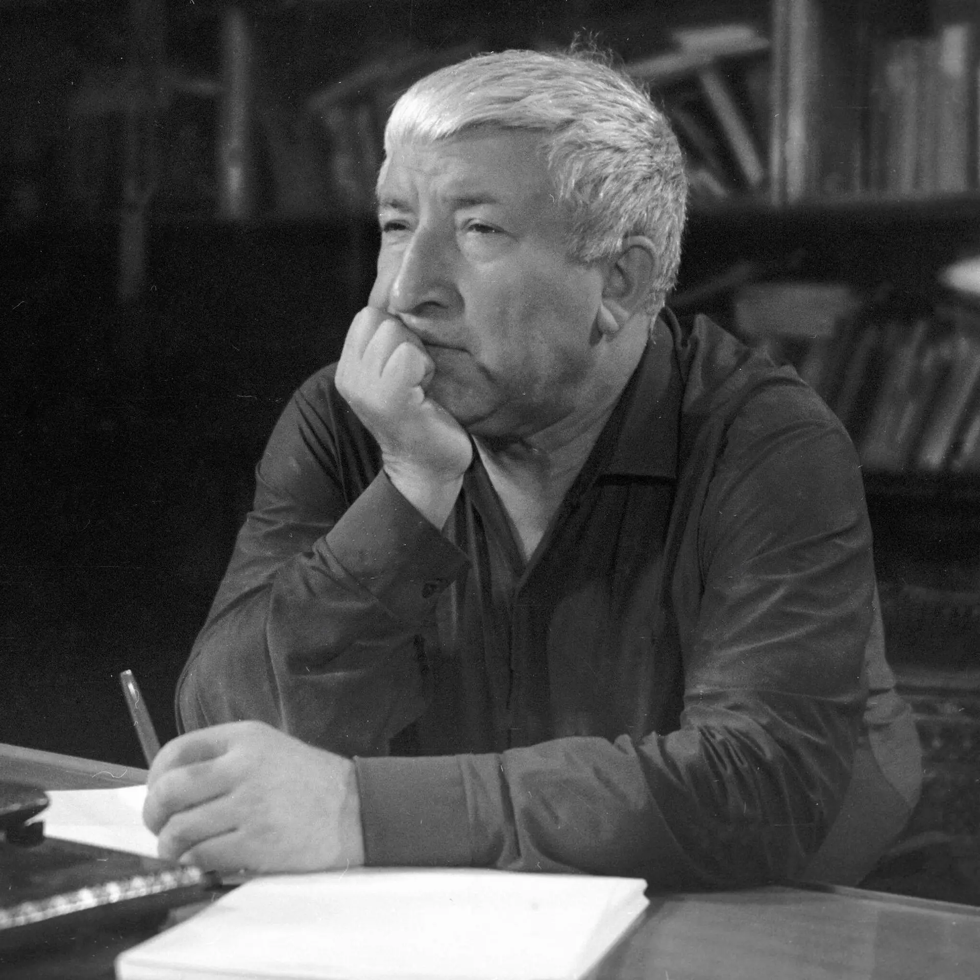 «Мне кажется порою, что солдаты...»