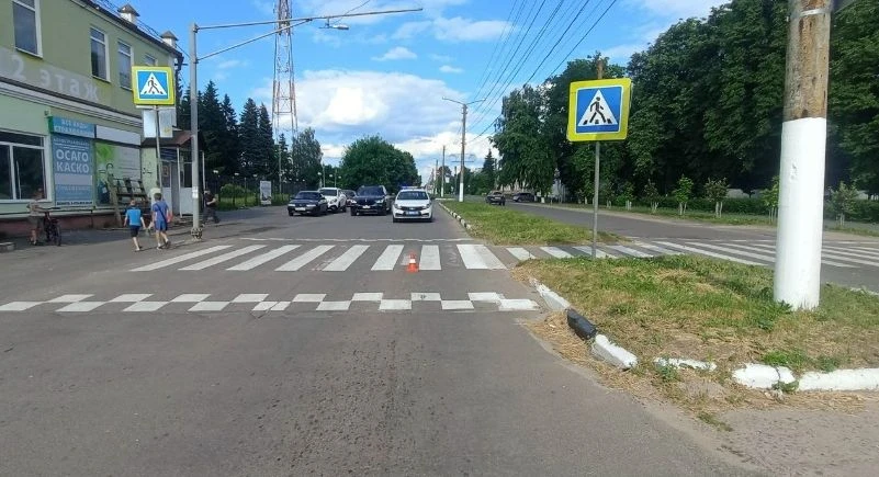🚔 Водитель в Дмитровске скрылся с места аварии, сбив пешехода

Следуя по зебре, 70-летний мужчина у