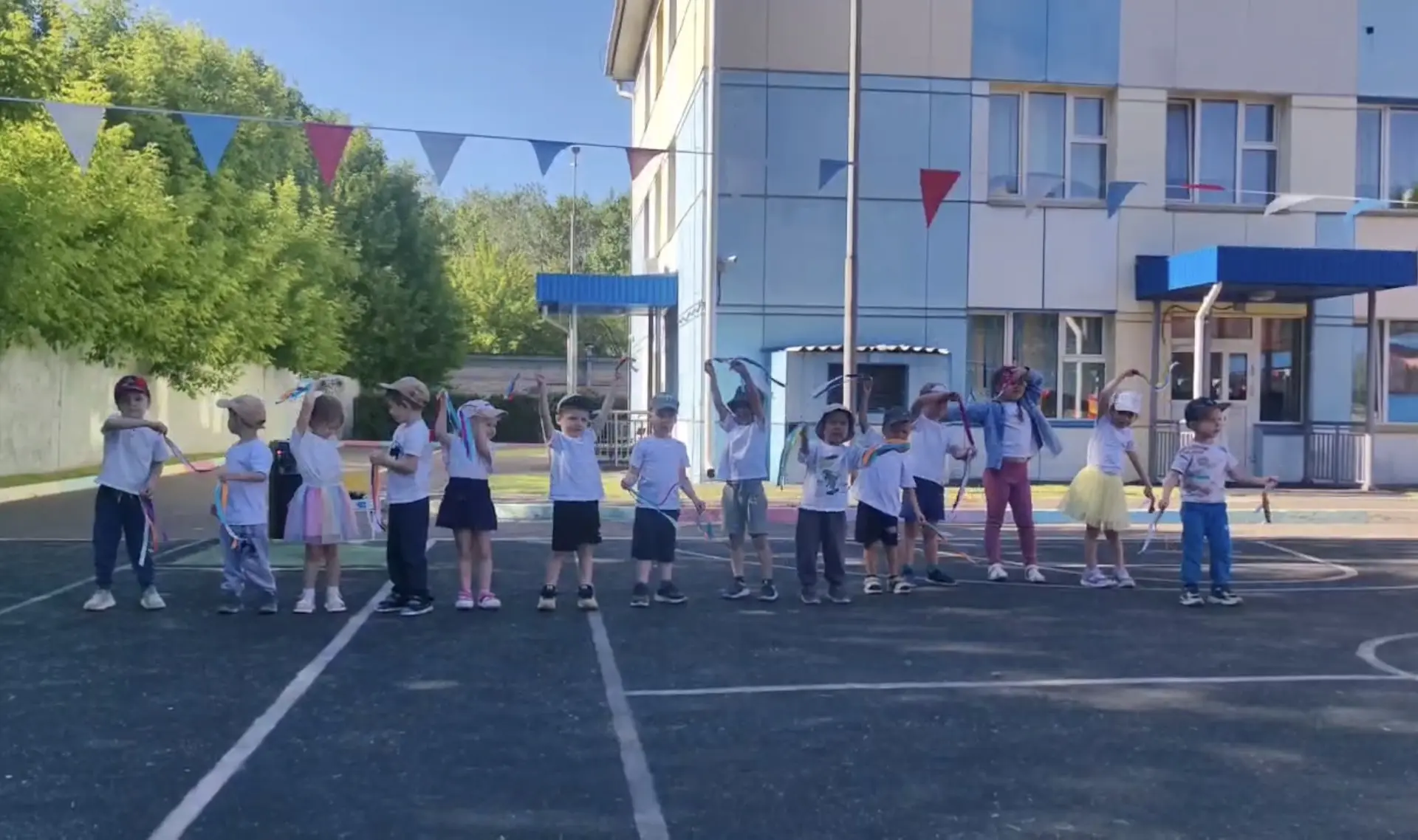 ТАНЦЕВАЛЬНЫЙ БАТТЛ В НАШЕМ ДЕТСКОМ САДУ

Сегодня в нашем детском саду прошло невероятно энергичное, 