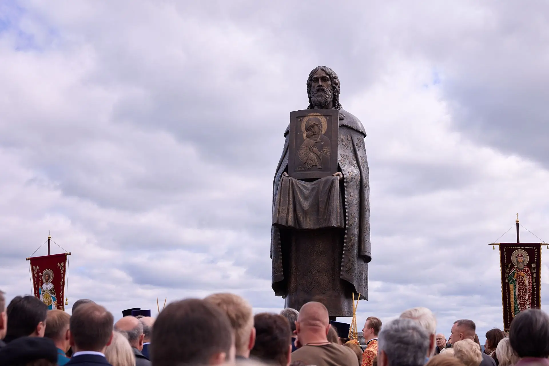 Накануне Дня города Владимира, в его самой красивой исторической части открыли памятник...