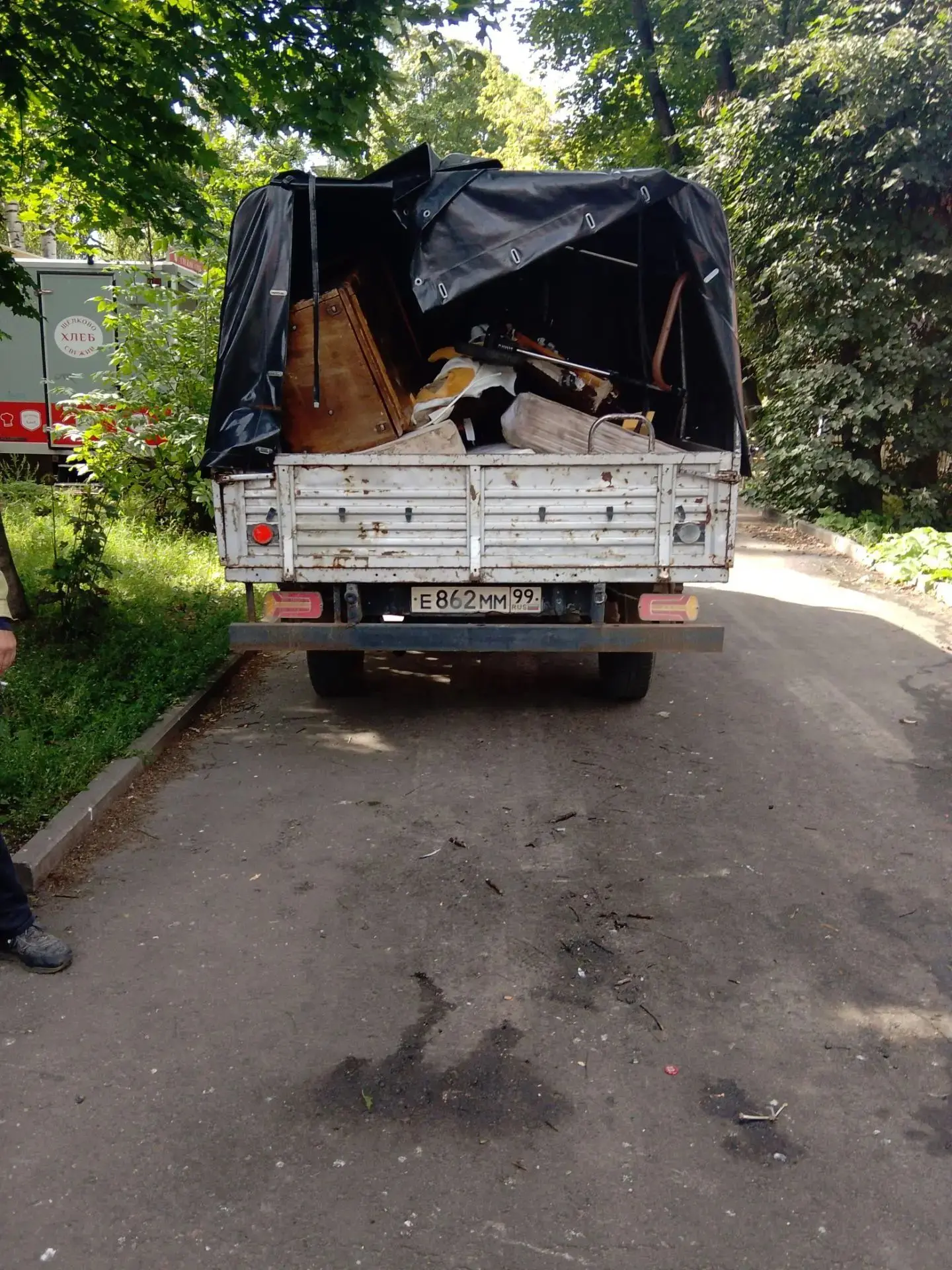 Сегодня вывезли крупногабаритный мусор от МКД ул.Авиационная 2, 7, ул. Комсомольская, 1...