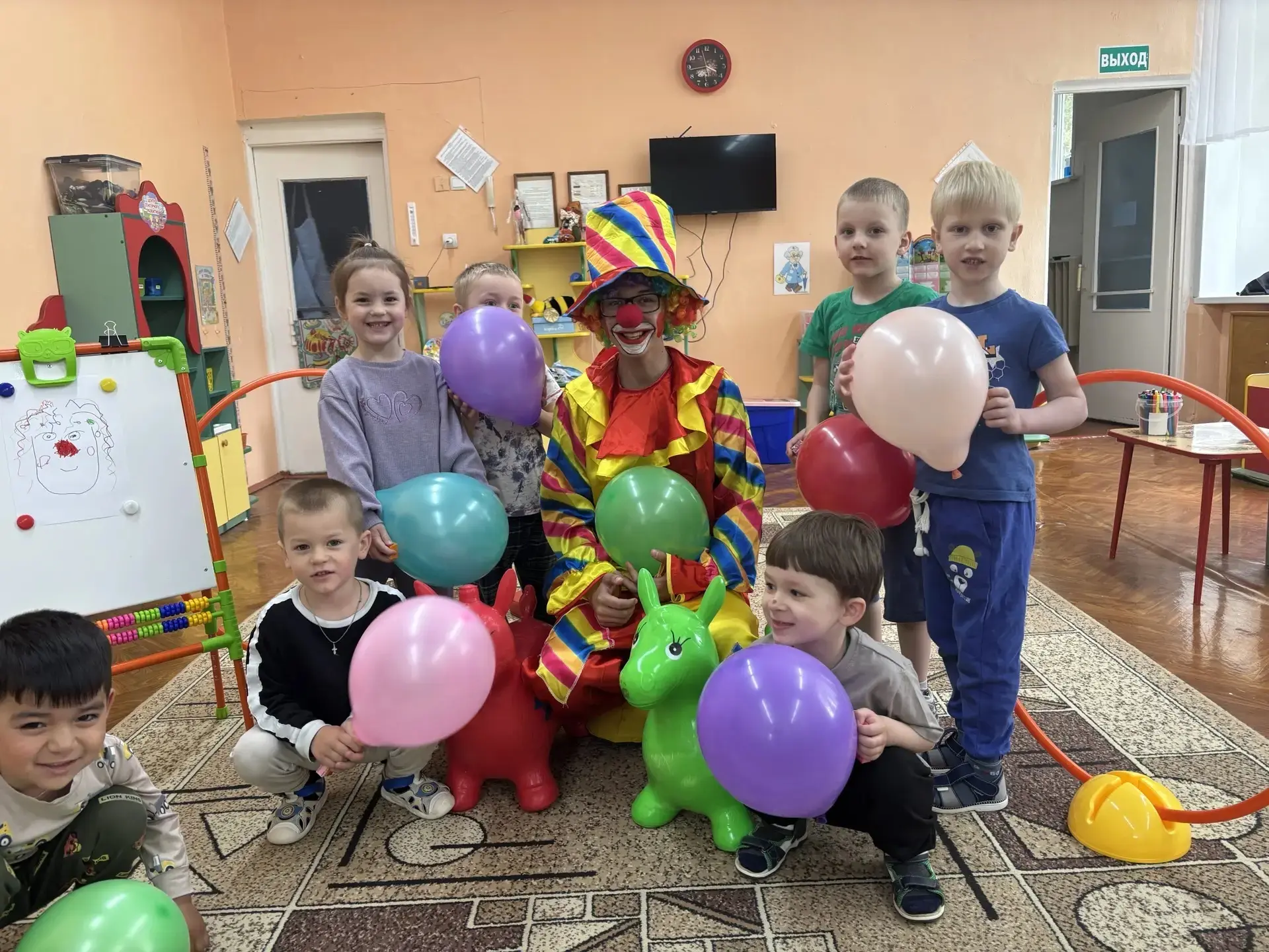 Клоун Пончик побывал сегодня в гостях у ребят средней группы №6! Было весело и интересн...
