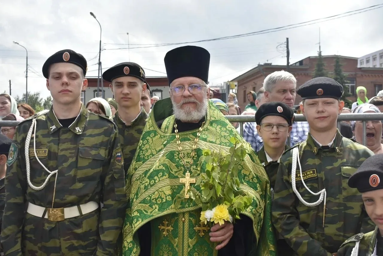 День Святой Троицы (Пятидесятница) — один из 12 главных (двунадесятых) православных праздников.
В эт