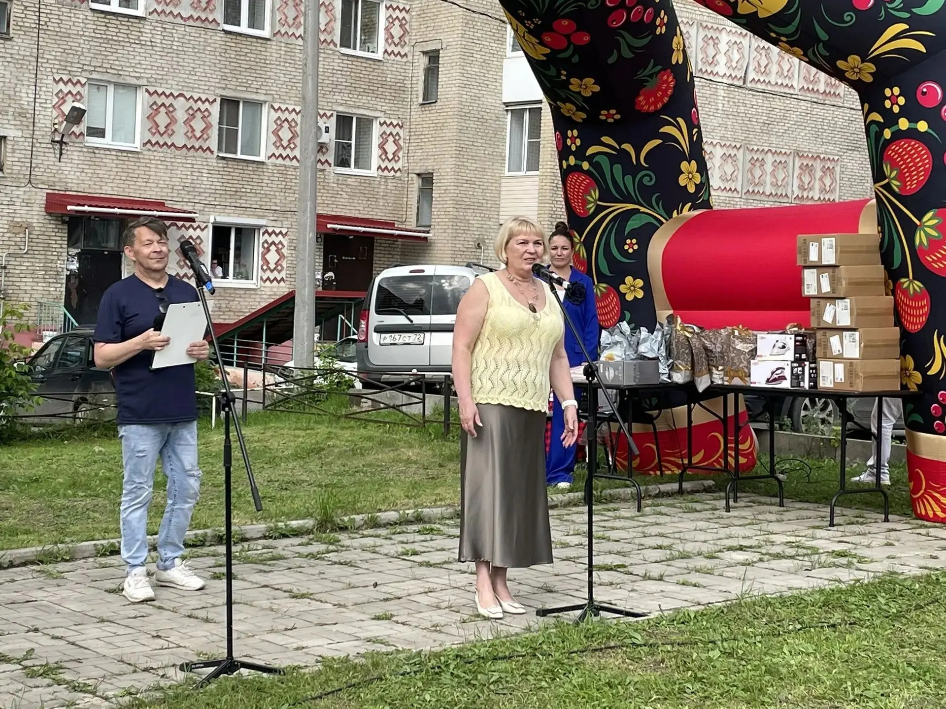 В микрорайоне Максима Горького с размахом отметили День рождения!

11 июля двор микрорайона преврати
