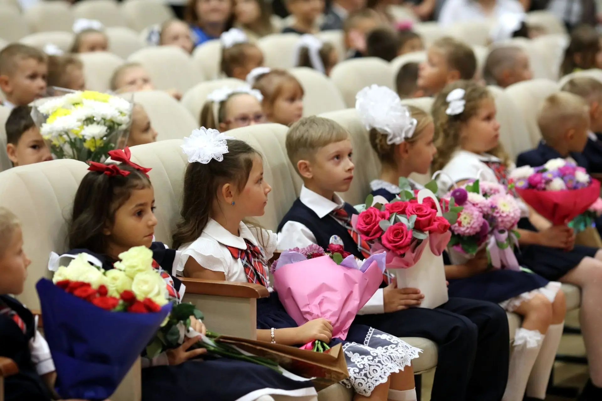 Первое сентября: когда в сердце светит солнце, даже если за окном дождь 🌧️✨