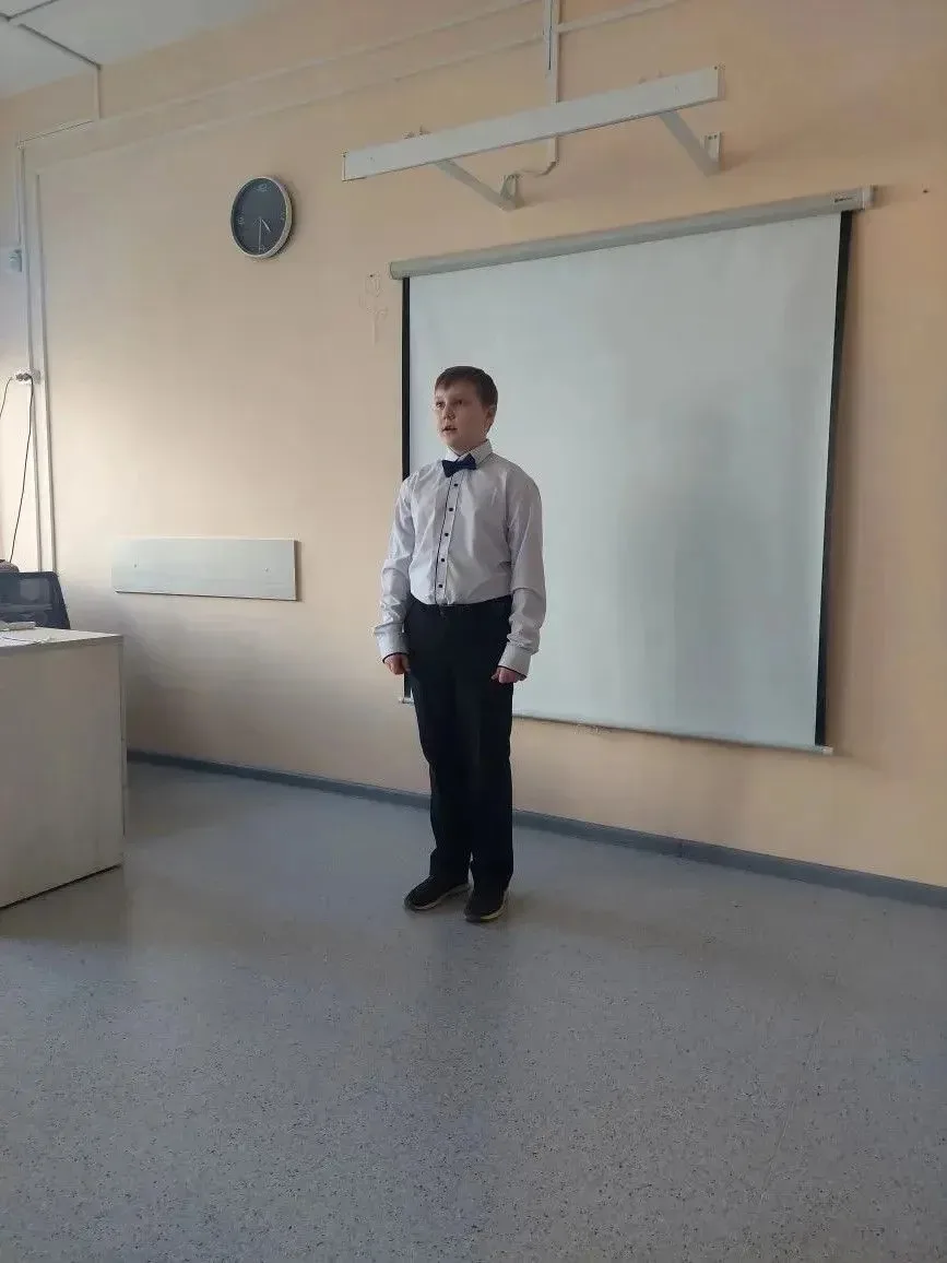 В середине апреля наши талантливые ученики приняли участие в районном конкурсе чтецов «Мир без войны