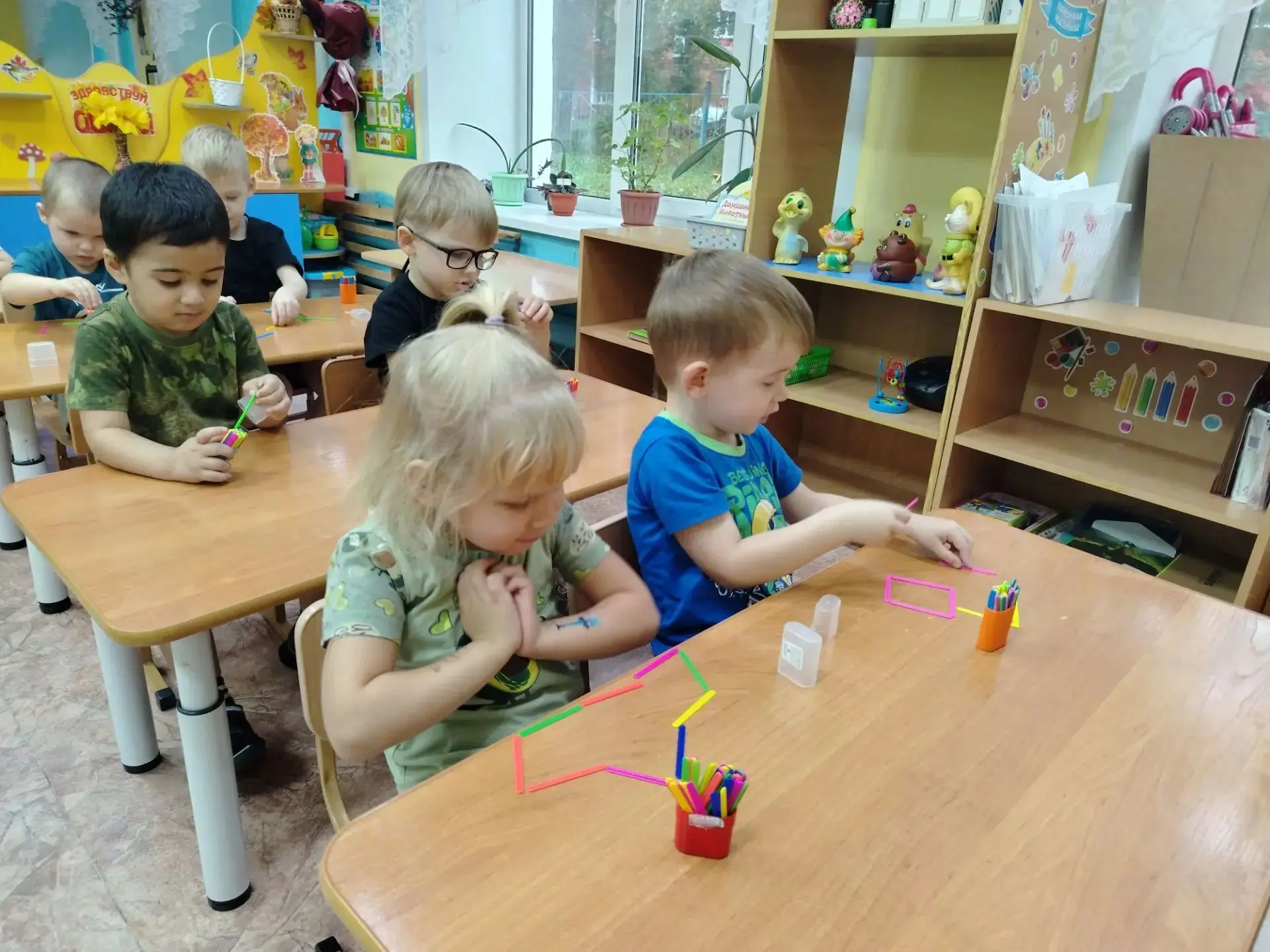 В нашей группе «Улыбка» сегодня по-настоящему творческая атмосфера! Ребята увлеченно ра...